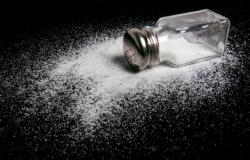 Змови, що проводяться за допомогою кухонної солі Чому щодня будинковий розсипає сіль